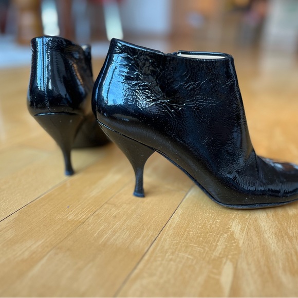 MIU MIU Patent Leather Bootie! Size 36, near new condition - Picture 2 of 3